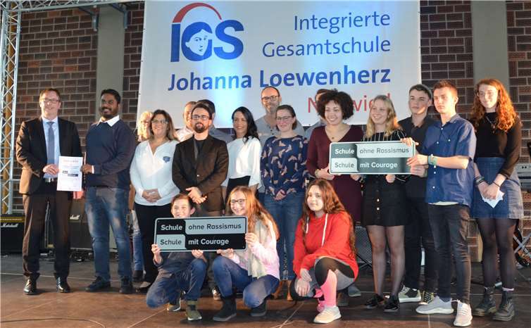 Die Schulgemeinschaft der IGS Johanna Loewenherz Neuwied wurde für ihr beeindruckendes Engagement gegen jegliche Form von Diskriminierung, Rassismus, Mobbing und Gewalt und für eine tolerante, gewaltfreie und demokratische Gesellschaft belohnt.privat