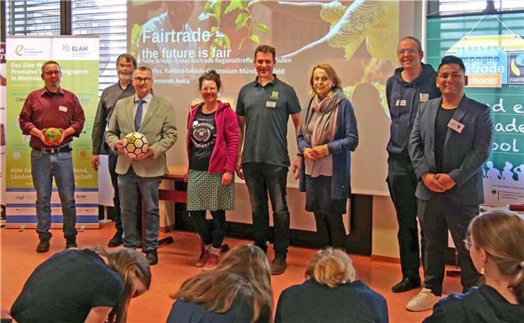 Die Schulleiterin Christiane Hofmann (Dritte von rechts) begrüßte die Teilnehmenden zu Beginn der Veranstaltung.  Foto: Kreisverwaltung MYK/Marc Miehm
