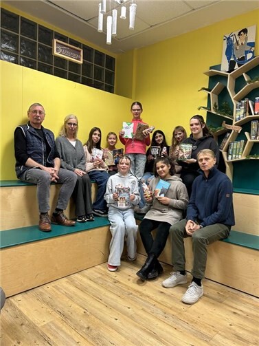 Die Schulsiegerin der Laacher-See-Realschule plus und FOS Mendig für den Vorlesewettbewerb steht fest: Nina Arenz aus der Klasse 6b setzte sich gegen ihre fünf Konkurrentinnen durch und wird die Schule beim Kreisentscheid vertreten. Den zweiten und dritten Platz belegten Kristina Engels (6f) und Helin Adigüzel (6d). Auch Dorisa Himaj (6a), Emilia Köllner (6c) und Amelie Schneider (6e) präsentierten beeindruckende Leistungen. Foto: privat