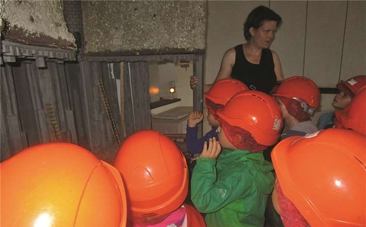 Die Schutzhelme gehörten zur Ausrüstung dazu.privat