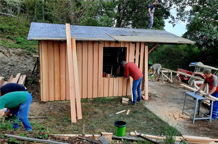 Die Schutzhütte am Reuterberg, gebaut in den 70er Jahren, war in einem desolaten Zustand und bedurfte dringend einer Renovierung.