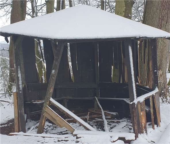 Die Schutzhütte wurde stark beschädigt. Foto: privat