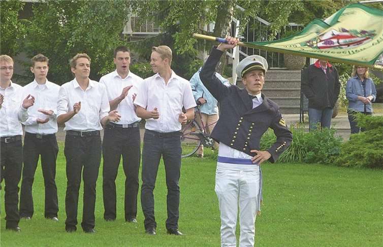 Ein bunter Mix aus Tradition und Moderne Die Schwenkfähnriche demonstrierten einzeln oder synchron den begeisterten Zuschauern ihr Können.