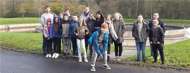 Die Sechstklässler der Anne-Frank-Realschule Plus Montabaur wissen jetzt, wo das Schmutzwasser landet. SGD Nord