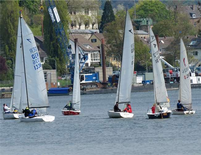 Die Segler der Eröffnungsregatta schmückten mit ihren Booten die Mosel. Udo Bisping