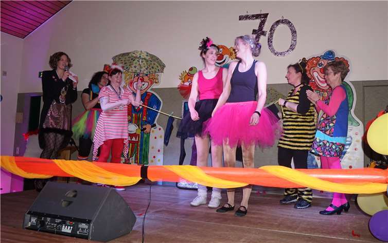 Die Seiltänzerinnen Christiane Müller und Jessica Roß begeisterten mit ihrer pantomimischen Darbietung.