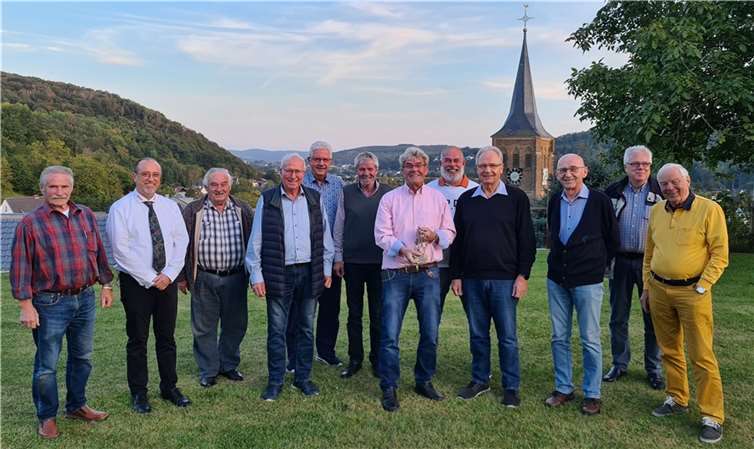 Die Senatoren der KG Narrenzunft mit ihrem neuen Senatspräsidenten (4. v.r.). Foto: privat