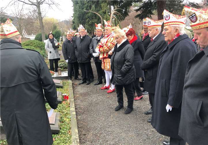 Die Senatoren und Senatorinnen suchten die Gräber der verstorbenen Mitglieder auf. Foto: privat