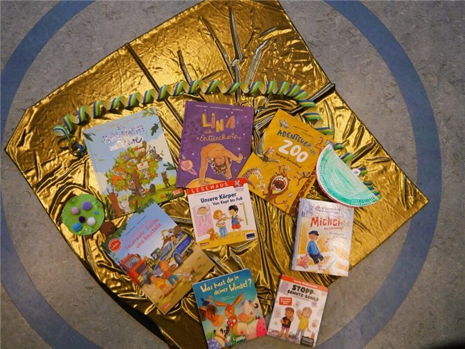 Die Senatorinnen der KG Grün-Weiß Oberwinter beschenken Kita Arche Noah. Foto: privat