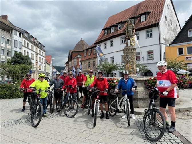 Die Senioren-Radgruppe auf dem Marktplatz in Kulmbach.  Foto: privat