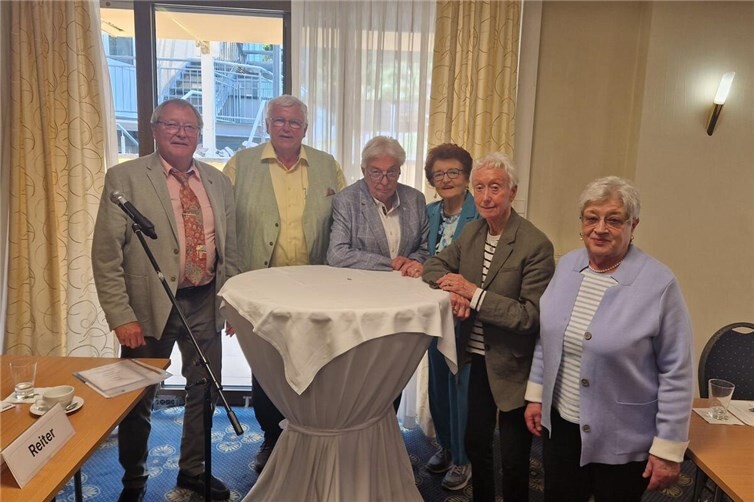 Die Senioren Union Koblenz gratuliert ihrem stellvertretenden Vorsitzenden Wolfgang Brennig (3. v. l.) zur Wiederwahl als Beisitzer im Bezirksvorstand der Senioren Union Koblenz-Montabaur.