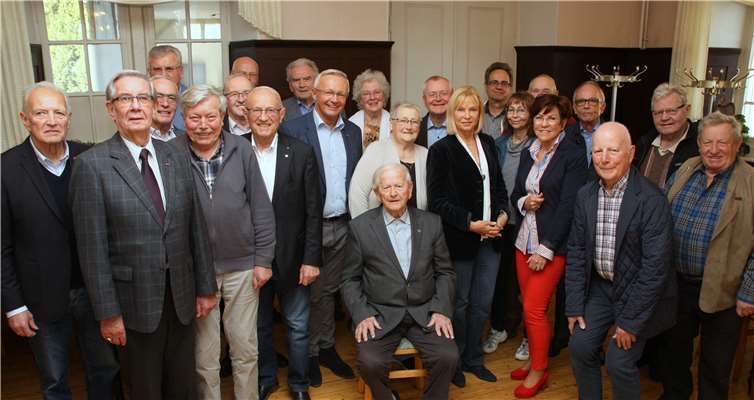 Die Senioren Union im Landkreis Neuwied hatte zum Gedankenaustausch mit Landrat Achim Hallerbach geladen. Fotos: Senioren Union Neuwied