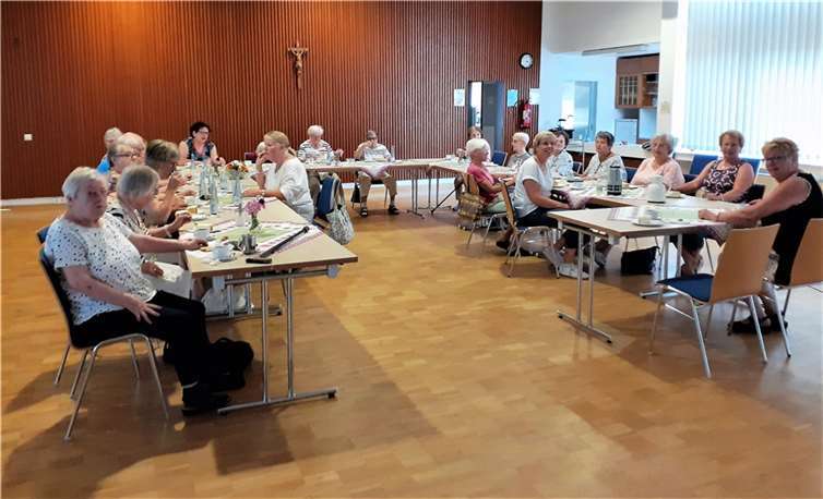 Die Senioren beim Nachmittagskaffee im Thomas Becket Haus von St. Albert - Andernach. Foto: privat