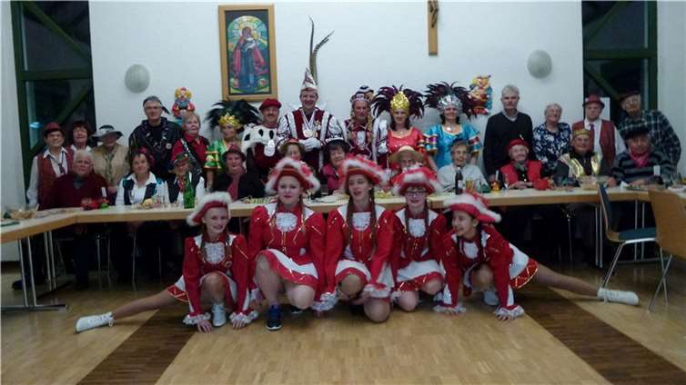 Die Senioren bekamen an ihrem karnevalistischen Nachmittag hohen Besuch.privat