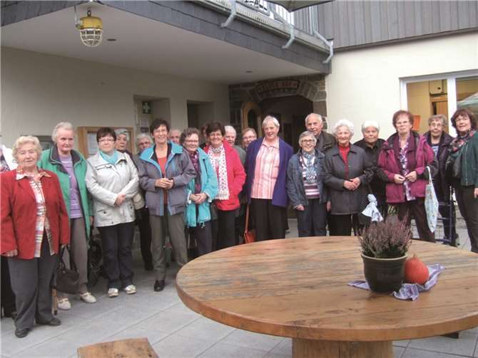 Die Senioren der Pfarrei Barweiler und Frauen der Frauengemeinschaft Kirmutscheid auf Wallfahrtstour beim Hl. Jodokus nach St. Jost.Privat