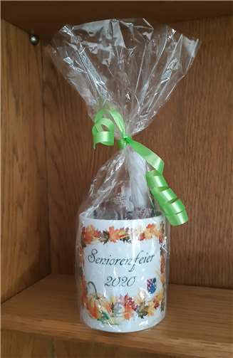 Die Senioren erhielten eine Tasse.