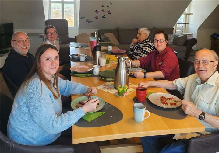 Pflegestützpunkt besucht die Senioren-WG Die Senioren freuen sich immer über Besuch. Foto: privat