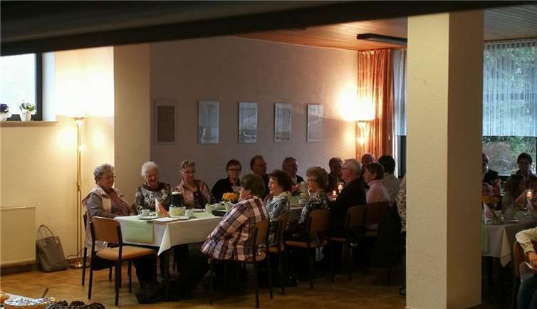 Die Senioren genossen einen kurzweiligen Nachmittag mit Kuchen und auch Herzhaftem.privat