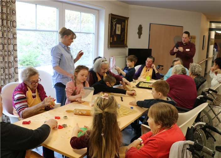 Die Senioren und Kindergartenkinder haben gleichermaßen Freude an den TreffenFotos: CRO