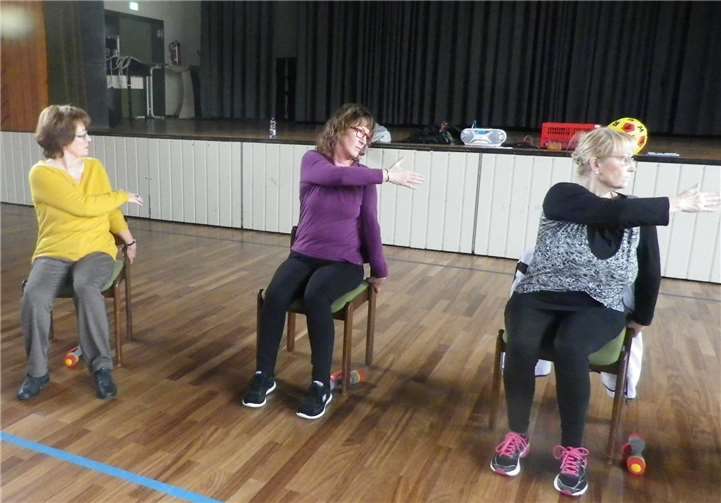 Die Senioren und Seniorinnen hatten bei der Bewegungsstunde viel spaß. Privat
