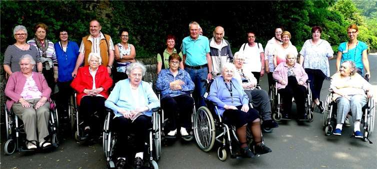 Die Senioren von St. Peter mit Ihren Begleitpersonen in Maria Laach.Oswald Senner