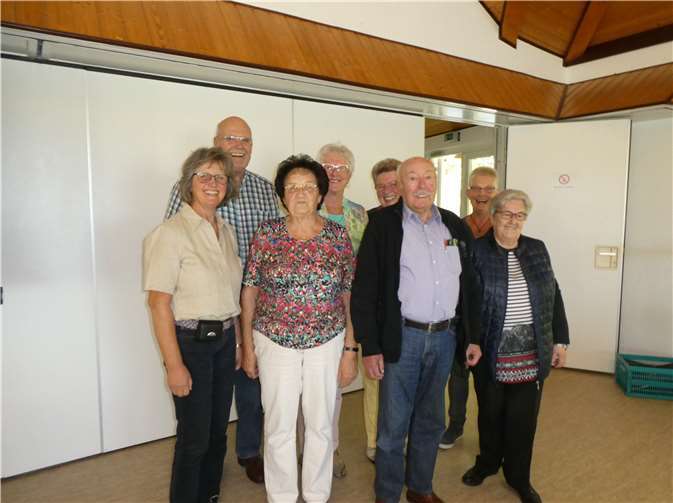 Die Seniorenbeauftragten für Hümmerich Helga Bock und Martin Sandmann mit den Geburtstagskindern (v.l.). Foto: privat