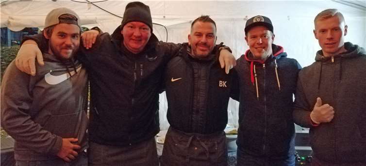 Die Seniorenfußballer des TuS Hilgert sorgten für leckere Verpflegung.