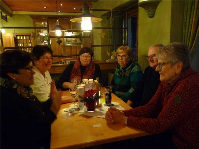 Die Seniorengruppe "Löfer Spätlese" traf sich zhur Adventsfeier. Foto: privat