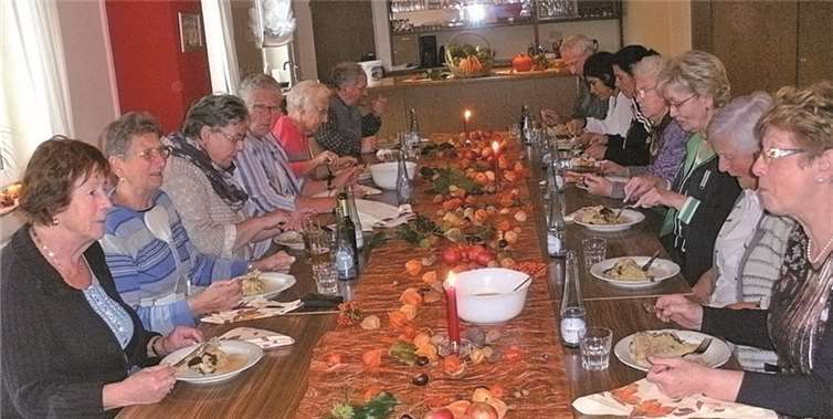 Die Seniorengruppe ließ sich den leckeren Döppekooche schmecken. privat