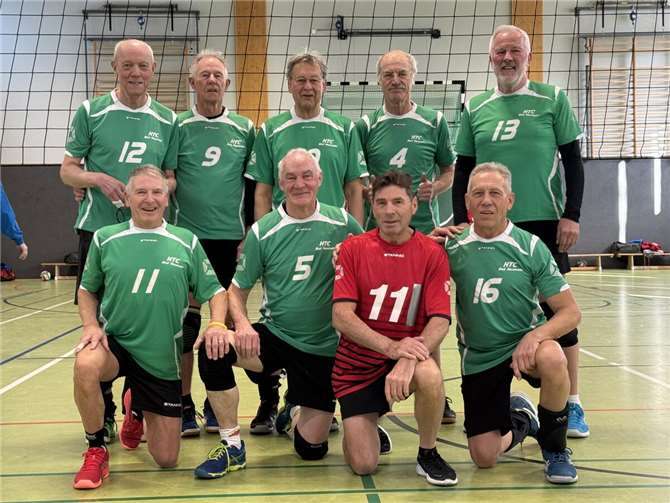 Die Seniorenvolleyballer.  Foto: HTC, Dominik Ketz