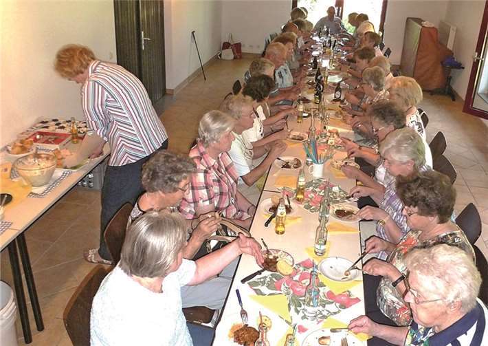 Die Seniorinnen und Senioren ließen es sich schmecken. privat