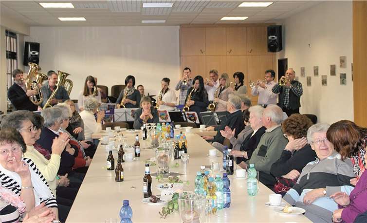 Die Seniorinnen und Senioren spendeten den Musikanten viel Applaus.privat