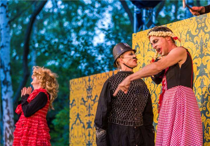 Die Shakespeare Company Berlin zeigt „Mass für Mass“ auf der Bühne im Schlossgarten. Foto: privat
