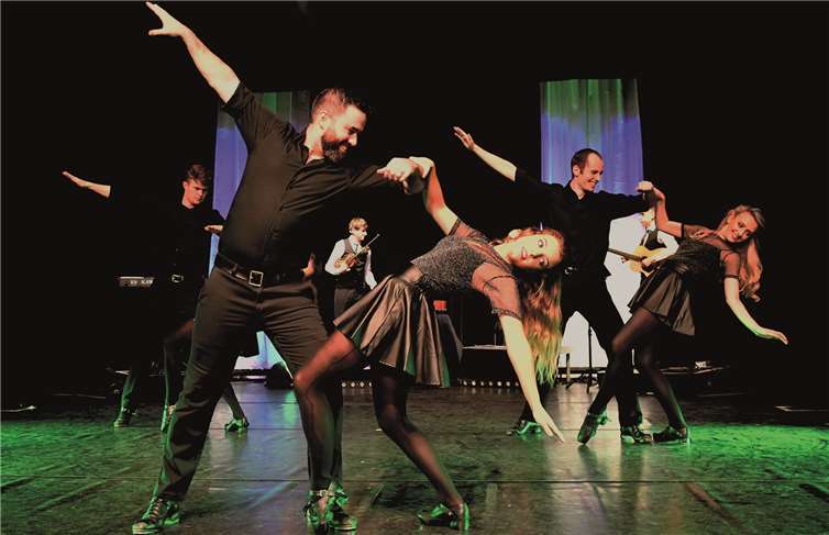 Die Show ist ein irischer Abend voller Lebenslust, rhythmischer Dynamik, tänzerischer Ausdruckskraft und traumhaft schönen keltischen Melodien. Foto: Wolfgang Bäumler