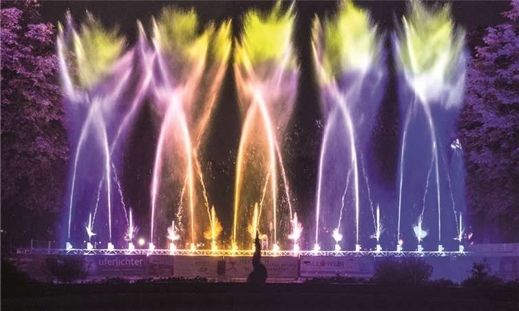 Die Show präsentiert Musik zu einer perfekt synchron arrangierten Komposition aus Wasser, Laser, Licht und Video. Dominik Ketz