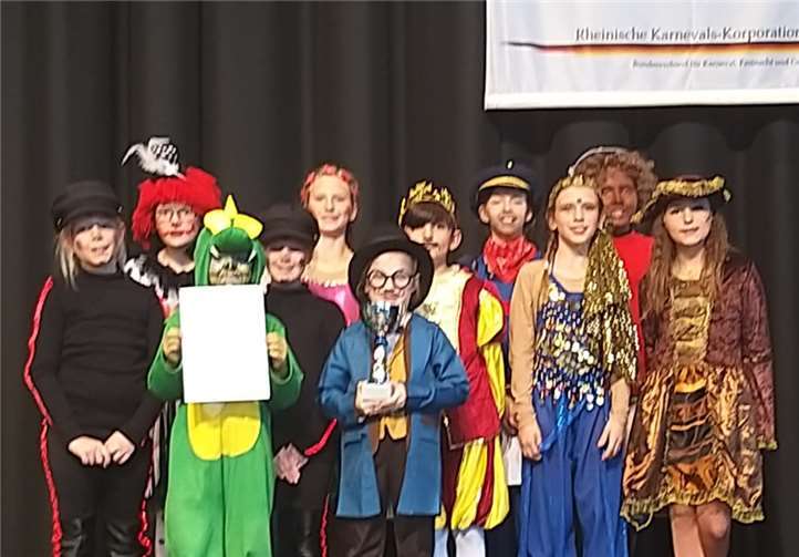 Die Showkometen ertanzten sich durch den Gewinn aller vier Landesmeisterschaften (Saarland, Hessen, RLP und NRW) einen Sonderpokal. Fotos: privat