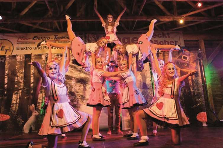 Die Showtanz-Gruppe Rio Palace aus Heimersheim unterhält das Publikum beim 14. Dankeschön-Abend des Sports. privat