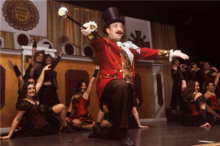 Die Showtanzgruppe Ettringen entführe das Publikum nach Paris.