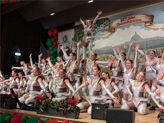 Die Showtanzgruppe Mutscheid bei ihrem temperamentvollen Auftritt.
