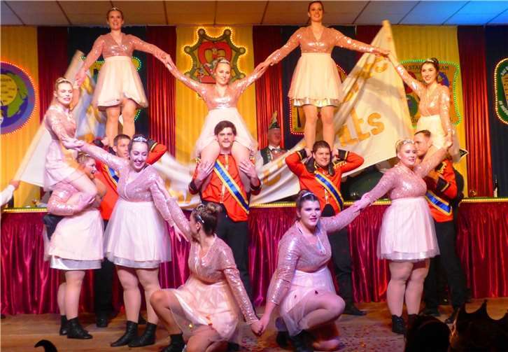 Die Showtanzgruppe No Limits in waghalsiger Aktion.  Foto: privat