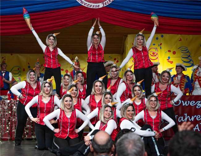 Die Showtanzgruppe „Pappdeckelche“ des KCO.