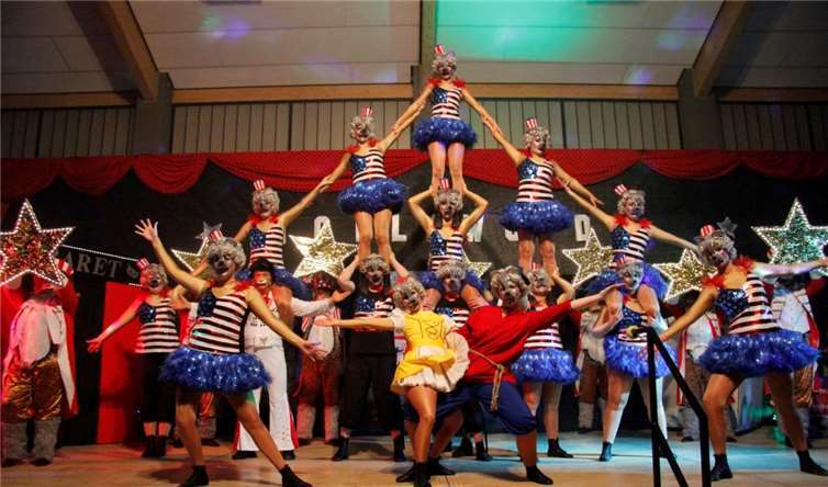 Die Showtanzgruppe „Rheinzauber“ entführte das Publikum nach Amerika.