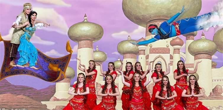 Die Showtanzgruppe „Rio Palace“ lässt sich immer etwas Besonderes einfallen.arne flander fotografie