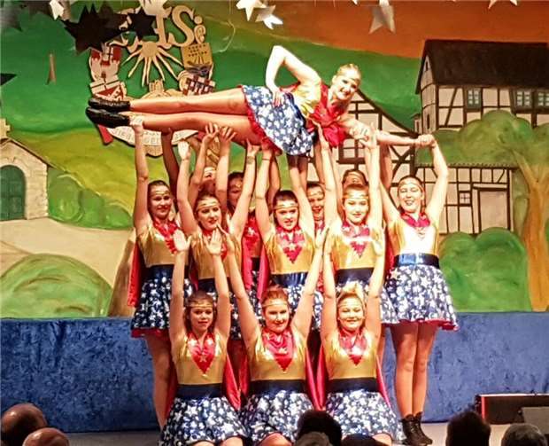 Die Showtanzgruppe „Twirling Sticks“ freut sich auf die Besucher ihres Standes auf dem Nikolausmarkt. privat