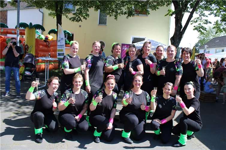 Die Showtanzgruppe „Villipas“ aus Wachtberg-Villip brachte erstklassigen Showtanz und viel gute Laune mit nach Merl.