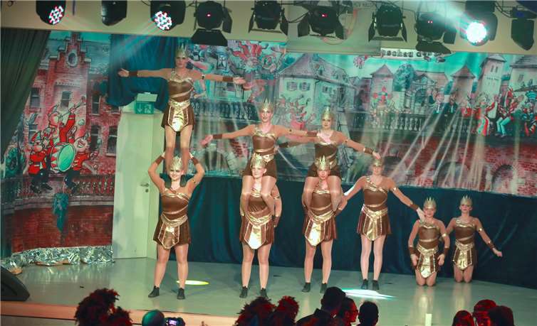 Tanzsportlicher Jahresauftakt zieht Vereine aus der ganzen Region nach Hausen Die Showtanzgruppe aus St. Johan nahm ebenfalls mit schönen Kostümen an Event teil.