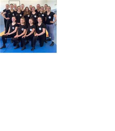 Die Showtanzgruppe besteht derzeit aus 17 aktiven Tänzerinnen der Verbandsgemeinde Adenau und wird trainiert von Hannah Nett. Foto: privat