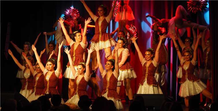 Die Showtanzgruppe der Großen Koblenzer Karnevals Gesellschaftverzauberte das Publikum unter dem Motto „Der Froschkönig“. Fotos: HH
