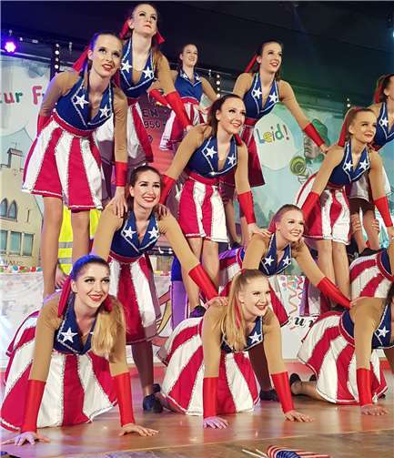 Die Showtanzgruppe der Ki und Ka Kärlich Black Pearls“ zeigte eine tänzerische Reise in die USA.