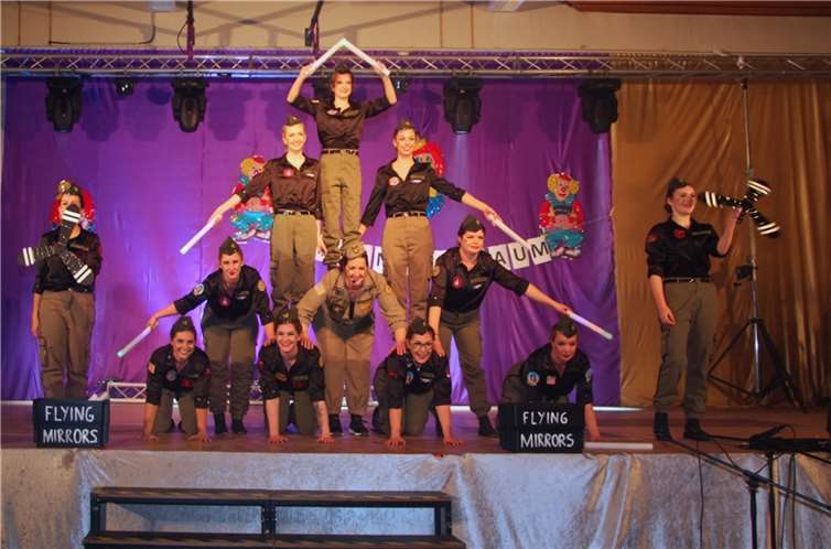Die Showtanzgruppe der Mirror Dancer brachte in diesem Jahr als „Flying Mirror Dancer“ den Saal wieder zum kochen.. Fotos: Hans-Herrmann Floeck
